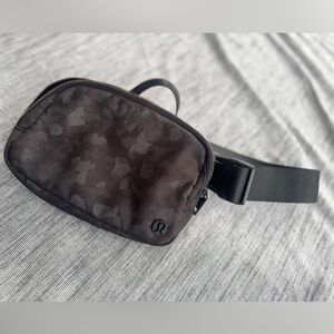 lululemon athletica Camo Black Belt Bag